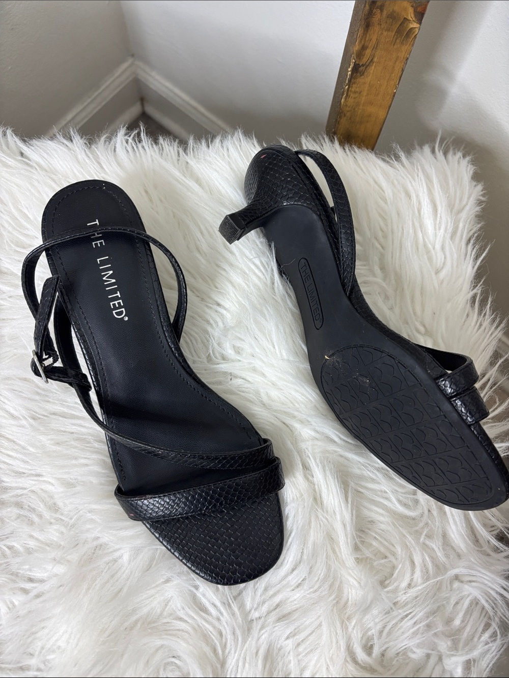 The Limited Black Strappy Textured Kitten Heel Sandals Size 7